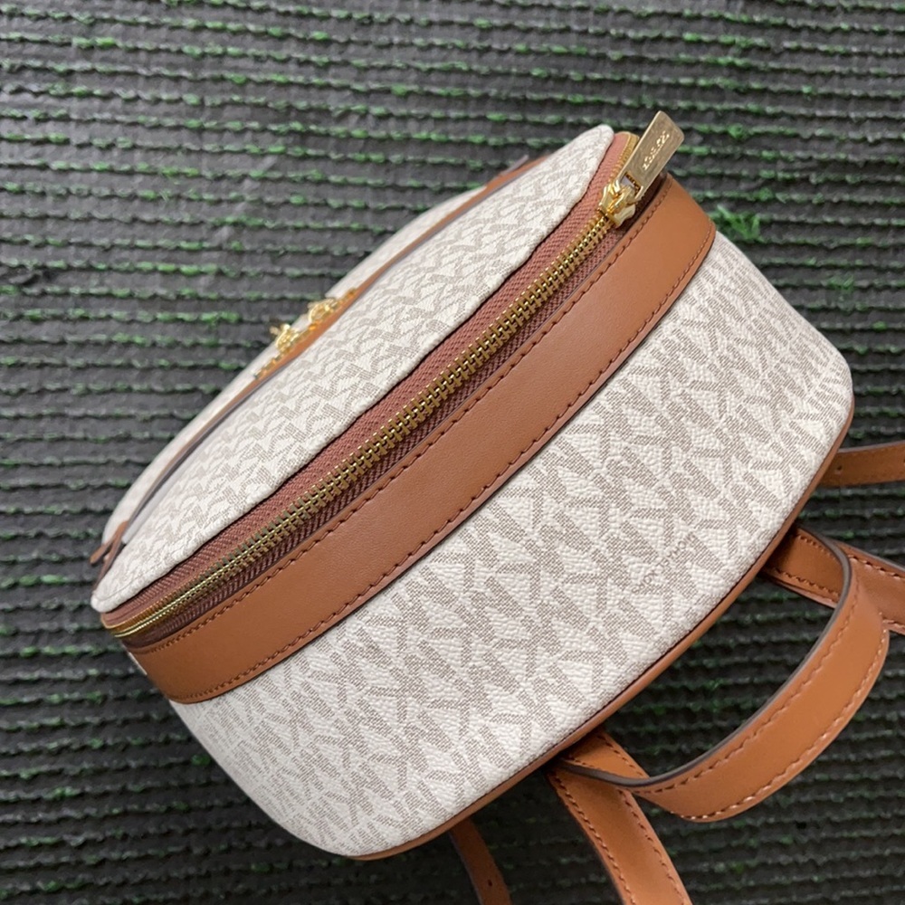 MICHAEL KORS Kenly Medium Backpack Signature Vanilla Bag - Picture 6 of 16